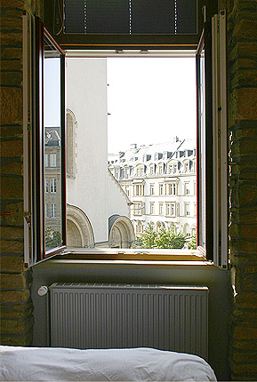 la vue d'une des chambres du studio hôtel